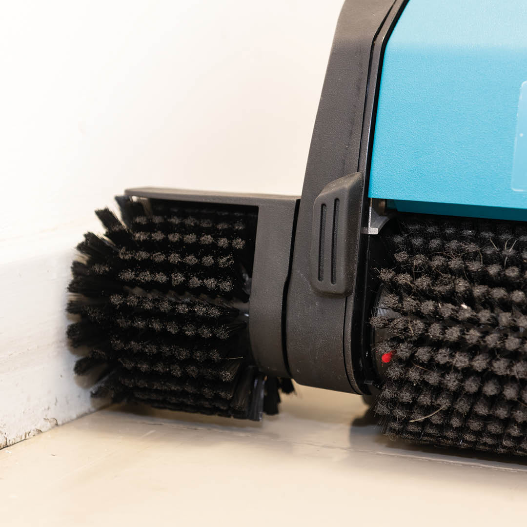 Truvox Multiwash MW340 Scrubber Dryer – close-up of the cleaning brush attachment.