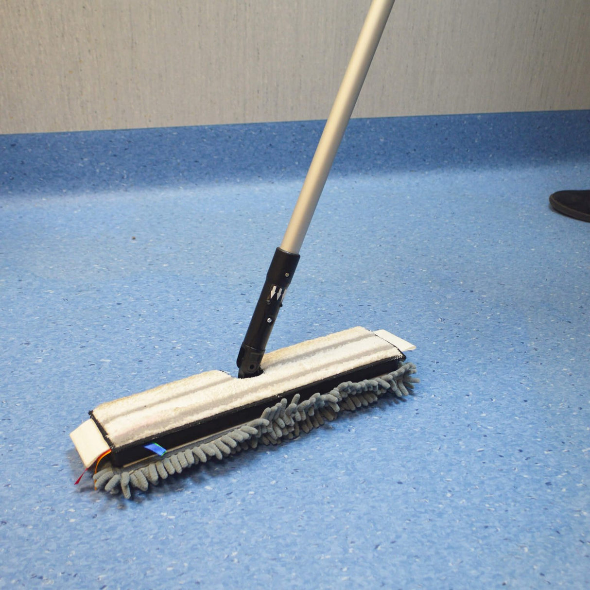 Rapid Dual Mop Frame & Handle - S0047000 | Durable Mop System Component